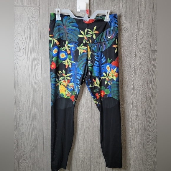 Pants - Womens Nike Leggings